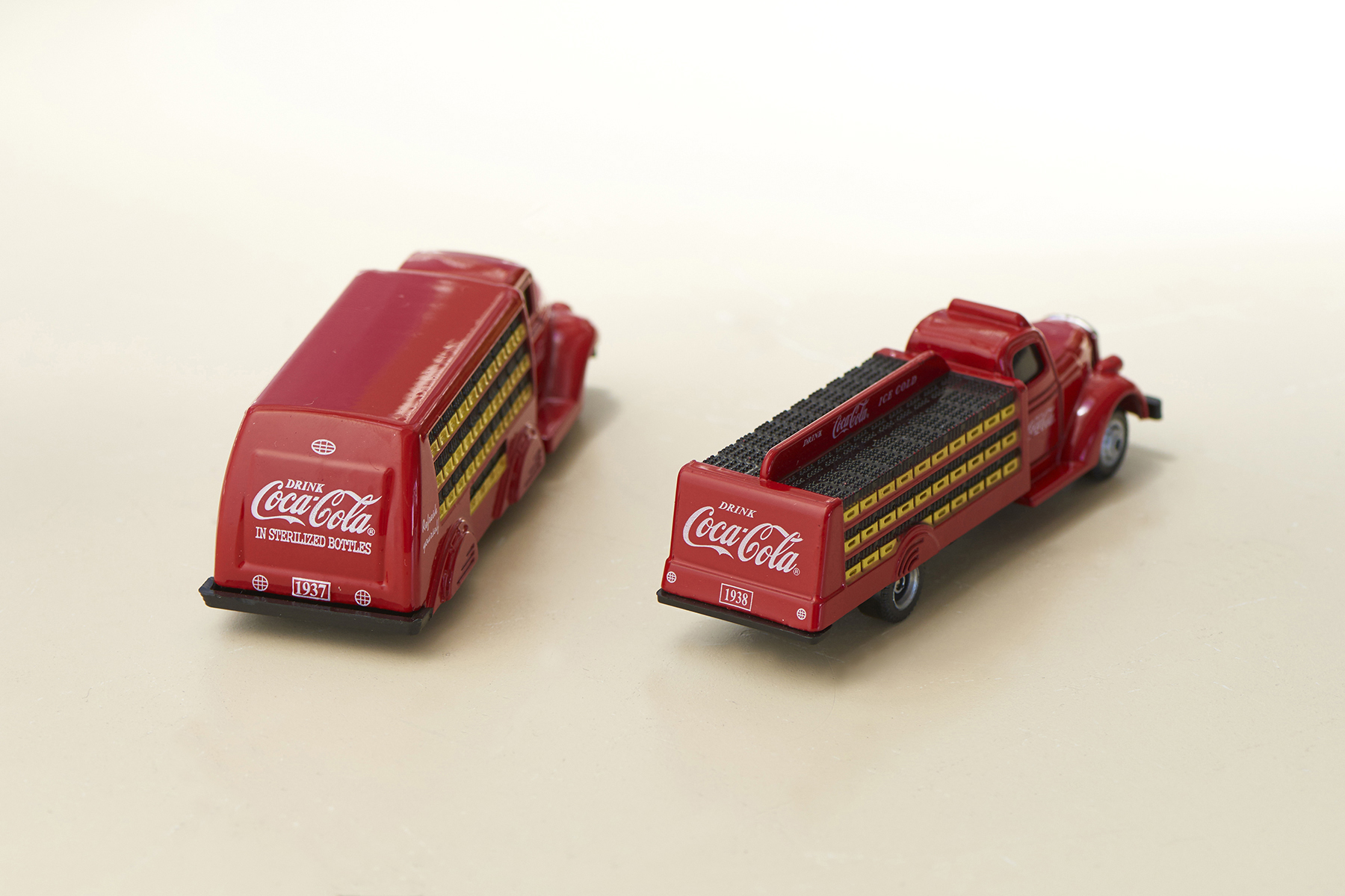 Caminhão coca cola bottle truck 1937 escala 1/87 em Promoção na Americanas